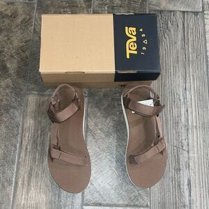 Nwt Teva 2” platform sandals